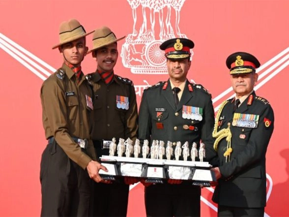 India News | COAS General Upendra Dwivedi Felicitates Army Contingents for Exemplary R-Day 2026 Performance