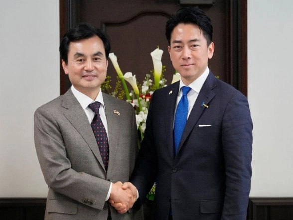 World News | S Korea, Japan Defence Ministers Hold Talks; Agree to Resume Bilateral Naval Exercises Stalled for 9 Years