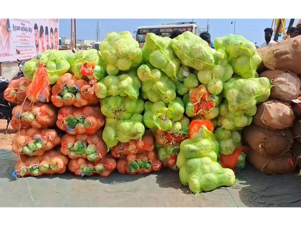 India News | Tamil Nadu: Muslim Trader Donates Vegetables, Groceries for Vadalur Thaipusam Festival