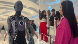 Chitra Tripathi’s Interaction With Humanoid Robot in Dubai Goes Viral (Watch Video)