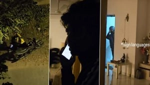 'This Can Only Happen in Pune': Blinkit Delivery Executive Frees Pune Man and His Friend After Duo Get Stuck in Balcony at 3 AM, Video Goes Viral