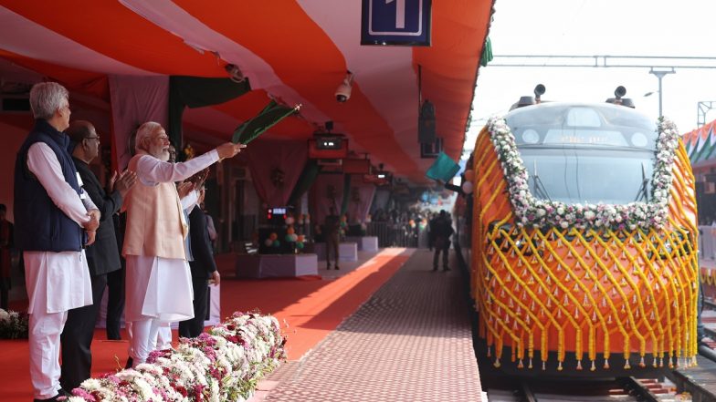 PM Narendra Modi Flags Off India’s First Vande Bharat Sleeper Train From Malda in West Bengal; Assam Governor Lakshman Prasad Acharya, CM Himanta Biswa Sarma Attend Ceremony (See Pics and Video)