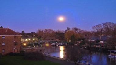 Wolf Moon Dazzles Night Skies Across Southern England, Stuns Skywatchers