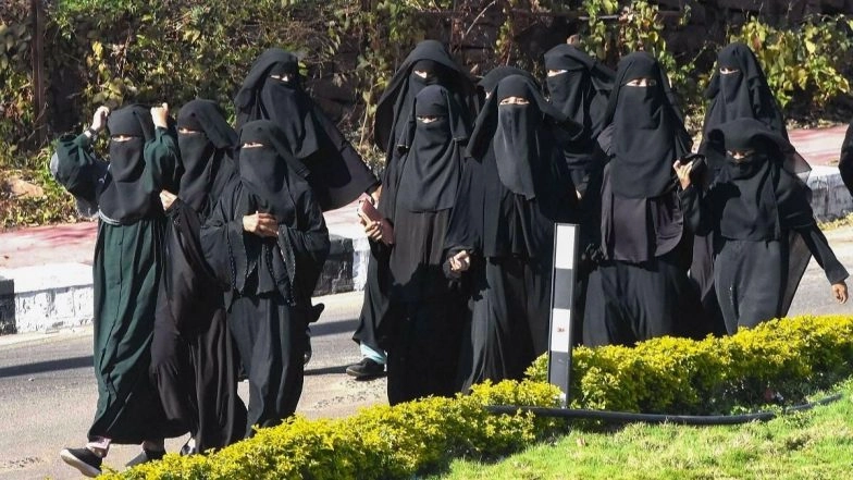 Bihar &lsquo;Burqa Ban&rsquo; Row: State Minority Panel Seeks Action Against Jewellery Association for Restricting Entry of Women Wearing Burqa, Hijab or Niqab