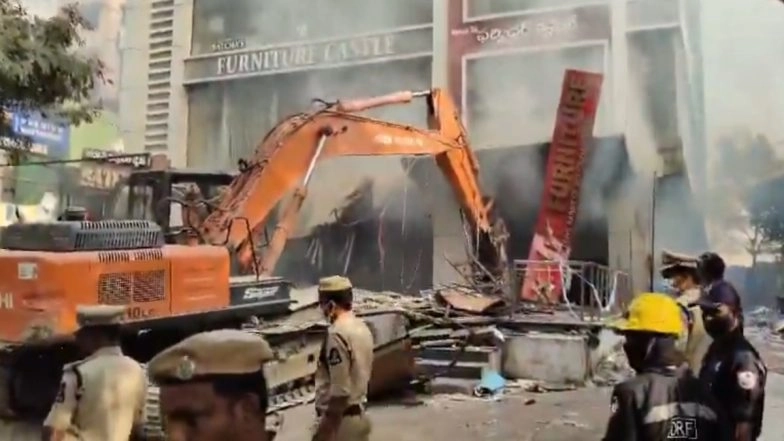Nampally Furniture Godown Fire: All 5 Bodies Recovered After Massive Blaze Engulfs Furniture Shop in Hyderabad