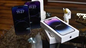 iPhone Sales Surge: Apple Records Historic Surge With USD 85.3 Billion Revenue During Holiday Quarter Despite Initial AI Delays