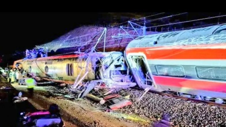Spain Train Accident: 21 Dead After Malaga-Madrid High-Speed Train Collides Following Derailment Near Cordoba; Shocking Video Surfaces
