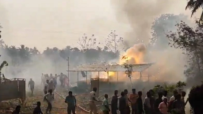 Andhra Pradesh Explosion: 20 Workers Dead, 15 Injured as Firecracker Factory Blasts Near Samarlakota in Kakinada District (Watch Video)