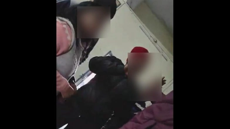 Uttar Pradesh Shocker: Man Molests Woman, Assaults Her Brother Inside Marudhar Express; Flees From Police Custody (Watch Video)