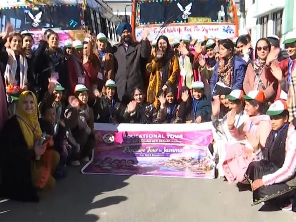 India News | More Than 60 Girls Leave for Jammu on Educational Exposure Tour from Doda