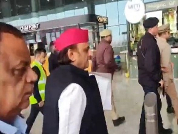 India News | SP Chief Akhilesh Yadav Leaves from Lucknow Residence Ahead of Budget Presentation