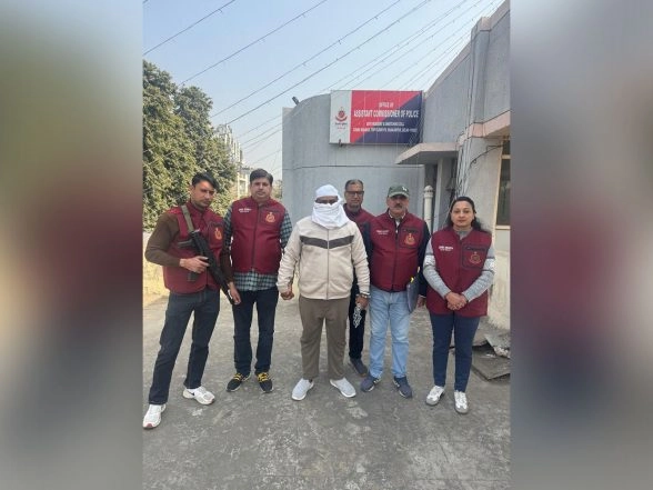 India News | Delhi Police Crime Branch Bust Traffic Extortion and Fraud Syndicate, 2 Arrested