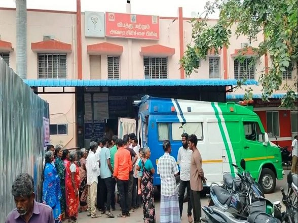 India News | Tamil Nadu: Three College Students Killed as Car Collides with Tourist Bus Near Tittakudi