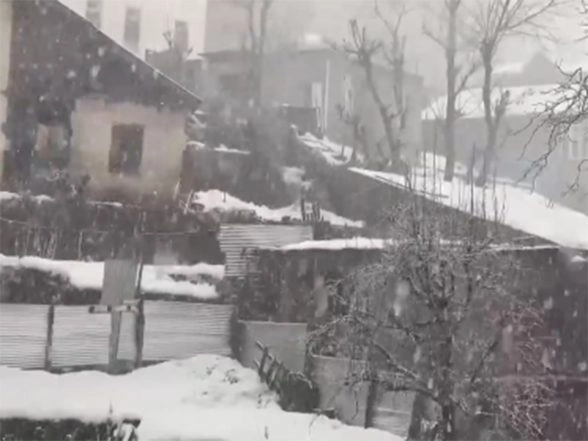 India News | J-K: Fresh Snowfall Hits Bhaderwah; Authorities Issue Advisory
