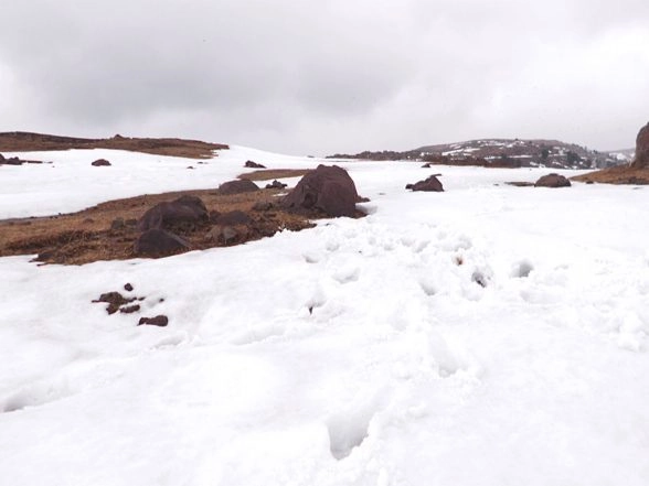 India News | J&K: Tourists Flocking to Unexplored Snowy Landscapes of Ladha Dhar in Udhampur