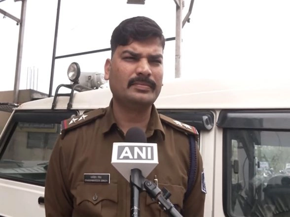 India News | MP: Five Injured After Loading Vehicle Hits Multiple People in Indore