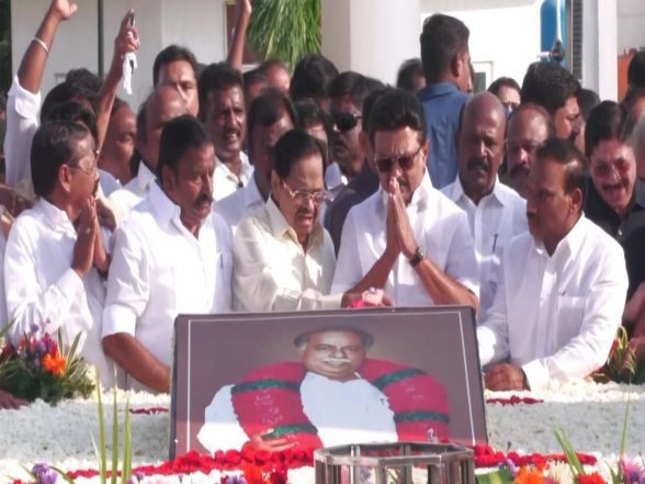 India News | Tamil Nadu: CM MK Stalin Pays Florar Tribute to DMK Founder, Former CM CN Annadurai on His Death Anniversary