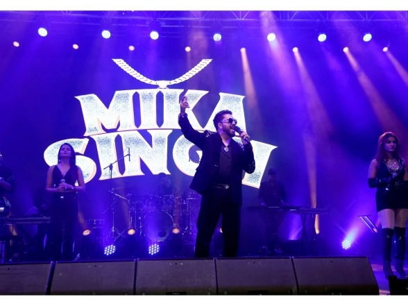 Business News | Flying Frog World Delivers a Grand Live Music Experience with Mika Singh at Khar Gymkhana