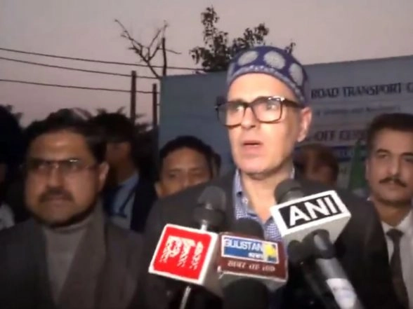 India News | Omar Abdullah Flags off J-K RTC Buses to Major Religious Destinations Across Country
