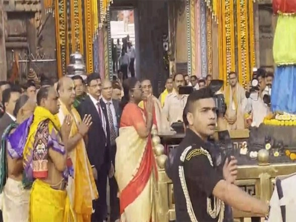 India News | President Droupadi Murmu Offers Prayers at Puri Jagannath Temple