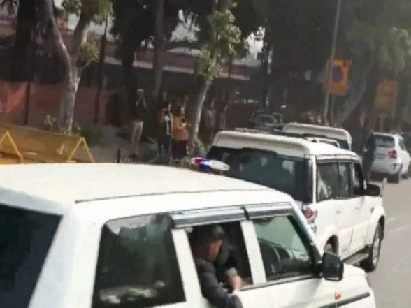 India News | Mamata Banerjee Arrives at Supreme Court as Apex Court Hears SIR Matter