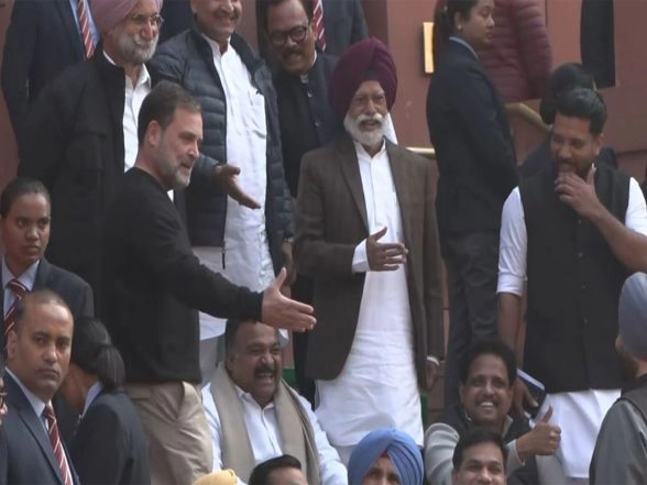 India News | Rahul Gandhi-Ravneet Bittu Spar Outside Parliament, Exchange "Traitor" Vs "Desh Ke Dushman Jibes