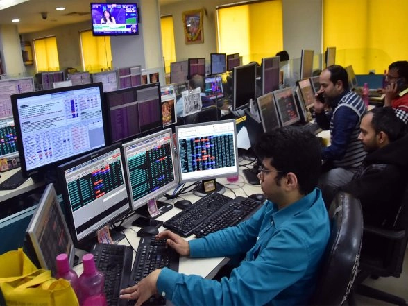 Business News | Less Than Half of IPOs Listed in Last 6 Years Are Trading Below Their Issue Price, Nearly 19% in Loss of 25-50%: Report