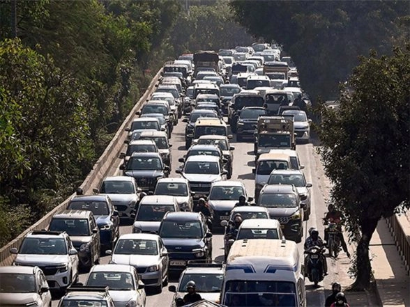 India News | High Court Directs Authorities to Remove Traffic Congestion at Chirag Delhi Crossing