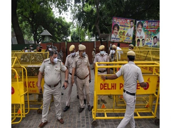 India News | Delhi Police Special Cell Arrests Two over Pro-Khalistani Slogans Incident Before R-day