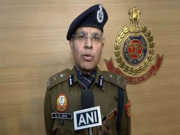 India News | Delhi Police Launches Op Shastra to Target Individuals Sharing Pictures with Weapons on Social Media, and Arrest 83 Accused