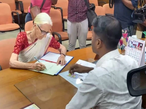 India News | British-born Padma Shri Pepita Seth Acquires Indian Citizenship in Kerala