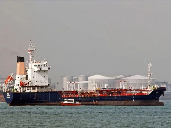 India News | Indian Coast Guard Busts International Oil Cargo Smuggling Syndicate in a Daring Mid Sea Operation