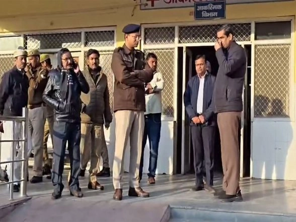 India News | Uttar Pradesh: CM Yogi Takes Cognisance of Mathura Road Accident, 6 Killed