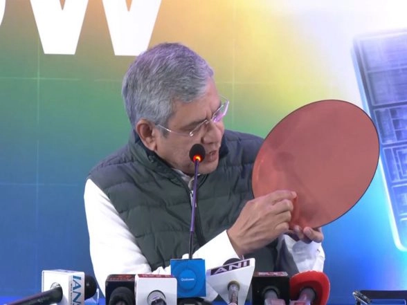 Business News | 2-nanometre Qualcomm Chip Unveiled; Ashwini Vaishnaw Sets Semicon 2.0 Roadmap