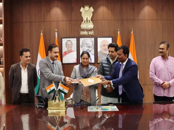 India News | Delhi: MoU Signed Between DTTDC and Sahkar Taxi Cooperative Limited to Strengthen Urban Mobility and Driver Welfare