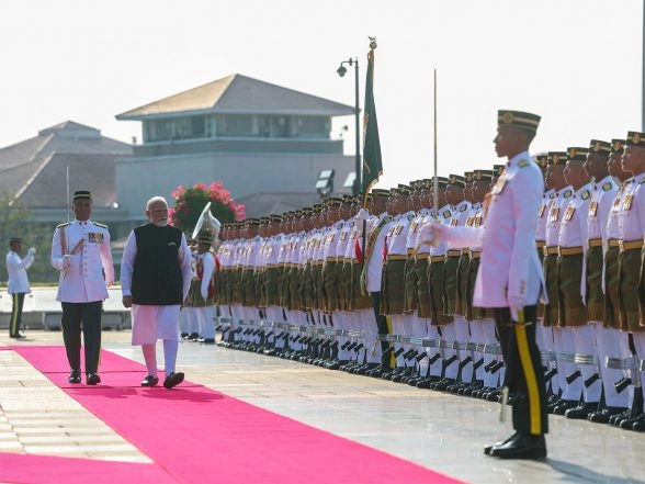 World News | PM Modi Shares Glimpses of Ceremonial Welcome at Perdana Putra, Highlights Deepening India-Malaysia Ties