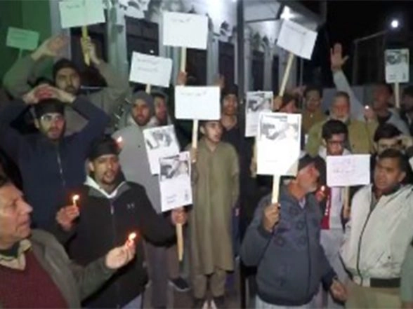 India News | J-K: Shia Community Holds Candle March to Pay Tribute to Islamabad Mosque Blast Victims