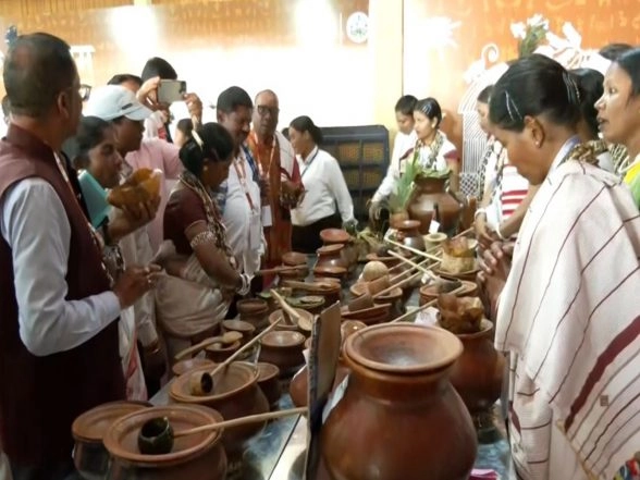 India News | Bastar Pandum Festival Attracts Large Crowds, Highlights Traditional and Folk Art