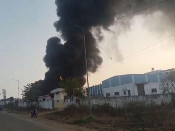 India News | Karnataka: Fire Breaks out at Waste Godown in Vasant Narasapura Industrial Area in Tumkur