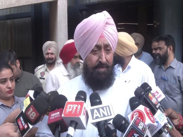 India News | Punjab State Scheduled Castes Commission Takes Suo Motu Notice of Congress Leader Partap Singh Bajwa's Remarks Against Minister Harbhajan Singh ETO