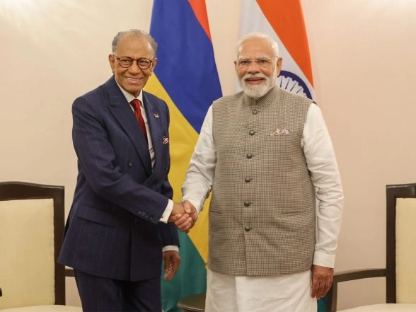 World News | PM Modi Receives Call from Mauritius PM Ramgoolam, Welcomes Him to India for AI-Impact Summit Next Week