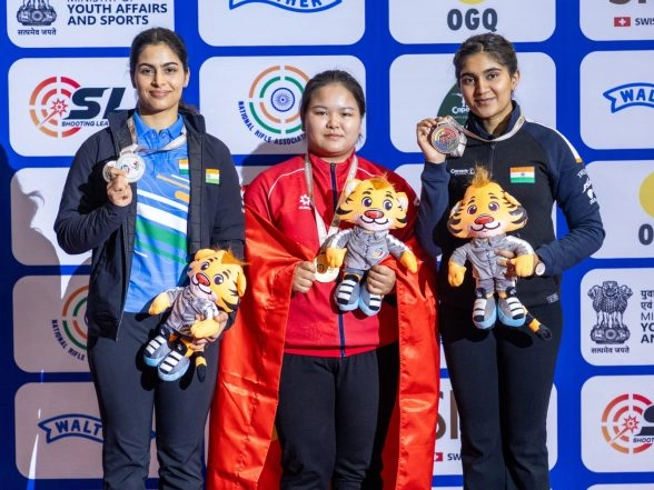 Sports News | Manu Bhaker Misses Gold in Shoot-off, Esha Wins Bronze in 25m Pistol