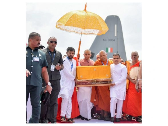 World News | Sri Lanka: Devni Mori Relic Exposition Brings Thousands of Devotees Offering Veneration