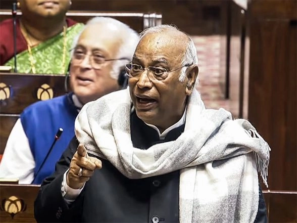 India News | Congress President Mallikarjun Kharge Slams Union Govt, Calls Indo-US Trade Deal a 'PR-wrapped Betrayal'