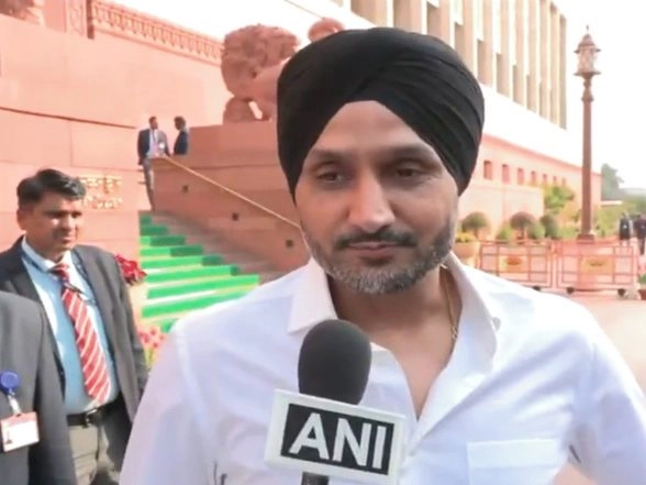Sports News | When It Comes to Money, Pakistan Comes Pleading, Says Harbhajan Singh on Pak's U-turn Before T20 WC Match
