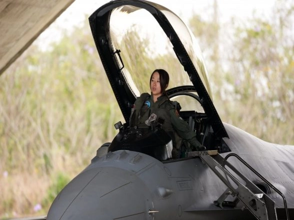 World News | Taiwan Detects 9 Chinese Aircraft, 8 Naval Vessels, 1 Ship