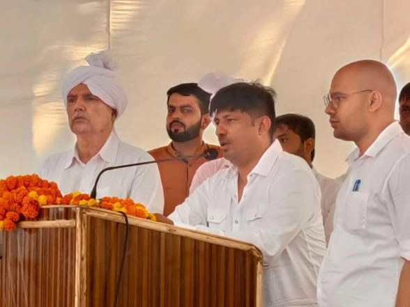 Business News | Education with a Heart: Bhupender Dhaiya of Kharkhoda, Sonipat Announces Free Education for 100 Children Every Year, Wins Hearts with His Social Commitment