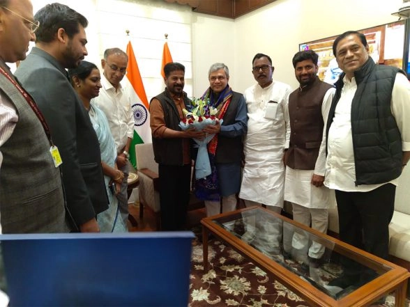India News | Telangana CM Revanth Reddy Meets Union Minister of IT and Railways Ashwini Vaishnav