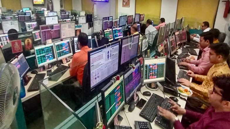Business News | Heavy Selling in IT Weighs Down Indian Stock Indices