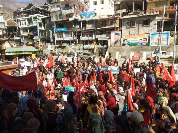 India News | HP Apple Growers Join Nationwide Farmers Strike; Demand Rollback of Labour Codes, Protective Tariff Policies